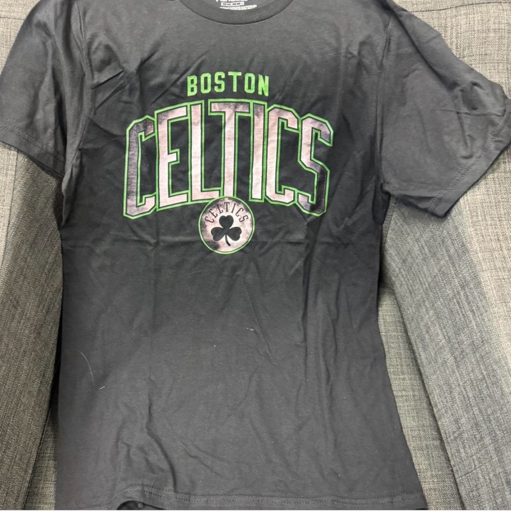 Fanatics Black‎ and Green Boston Celtics Tee Fanatics size small MSRP $35